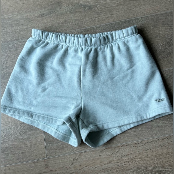 TNA cozy fleece perfect hi-rise 3” sweatshort - Picture 2 of 4